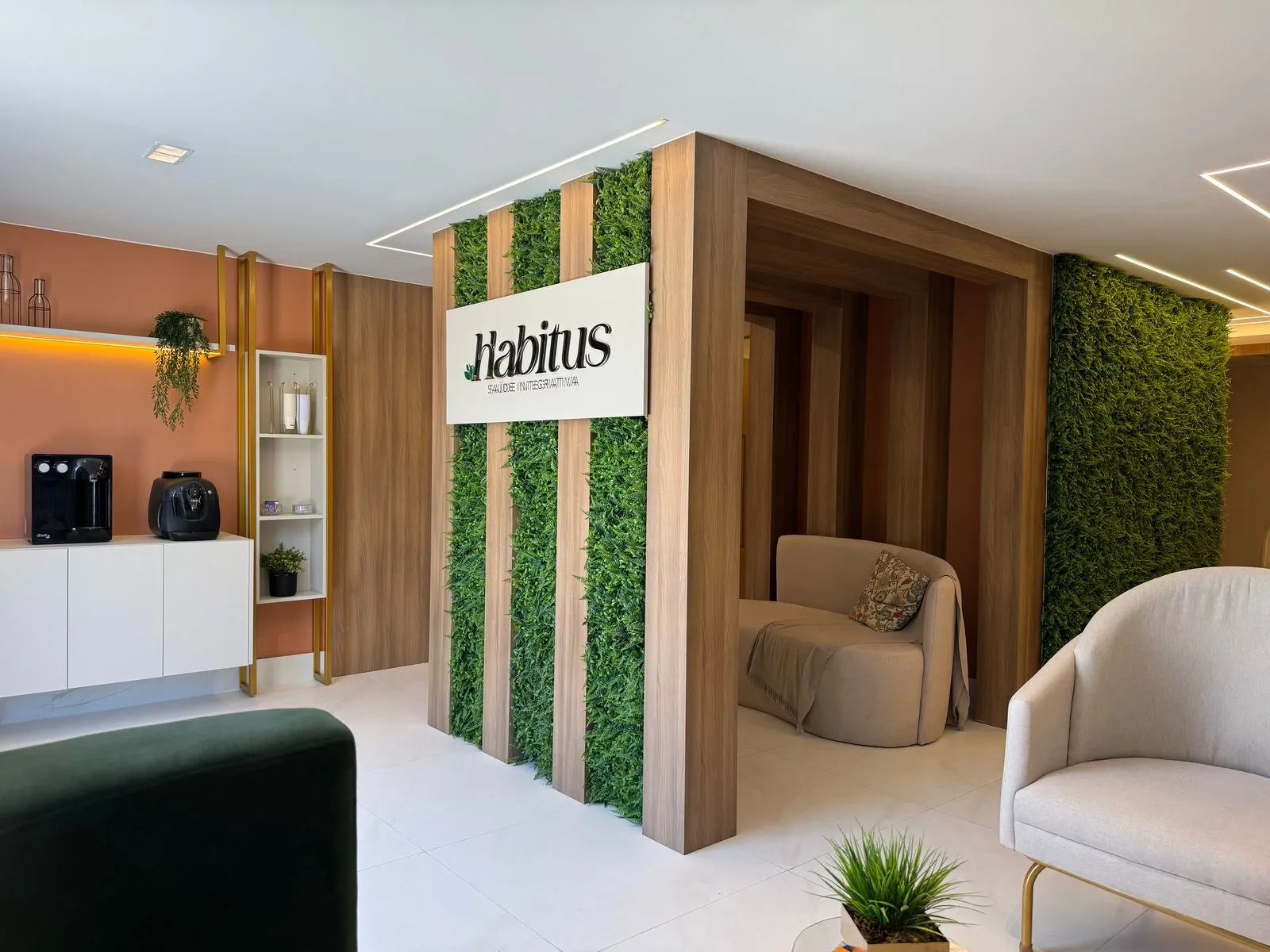 Recepção da Clínica Habitus, clínica de medicina integrativa no Sudoeste, em Brasília