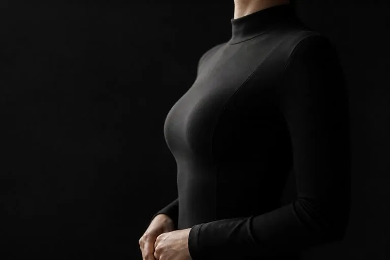Silhueta feminina, ilustração de cirurgia mamária